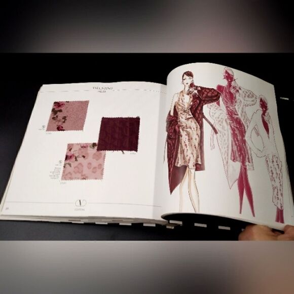 Valentino Atelier 2001- 2002 Fashion Book Catalog - Picture 12 of 16